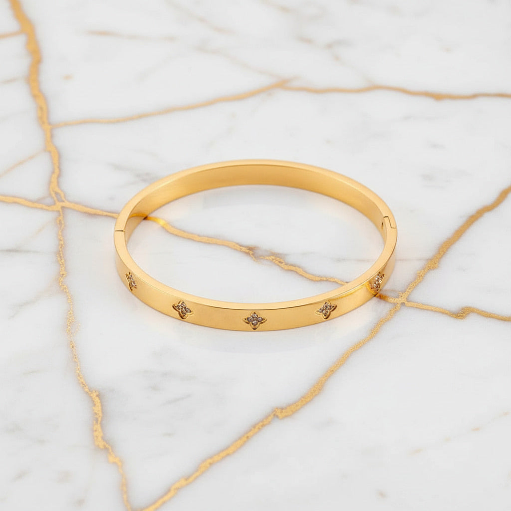 Armband mit funkelnden Blüten – Goldenes Accessoire CrystalScents