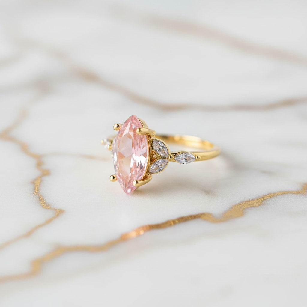 Ring in Gold mit rosanem Funkeln CrystalScents