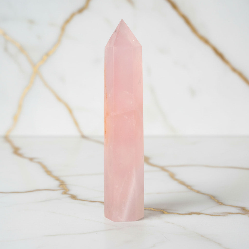 Rosenquarz Obelisk – Herzöffnung JETZT entdecken CrystalScents