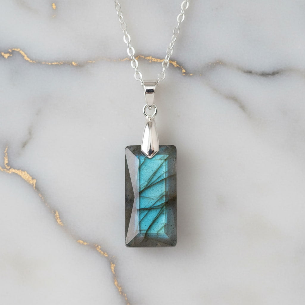 Labradorit Halskette - Geschliffener Anhänger