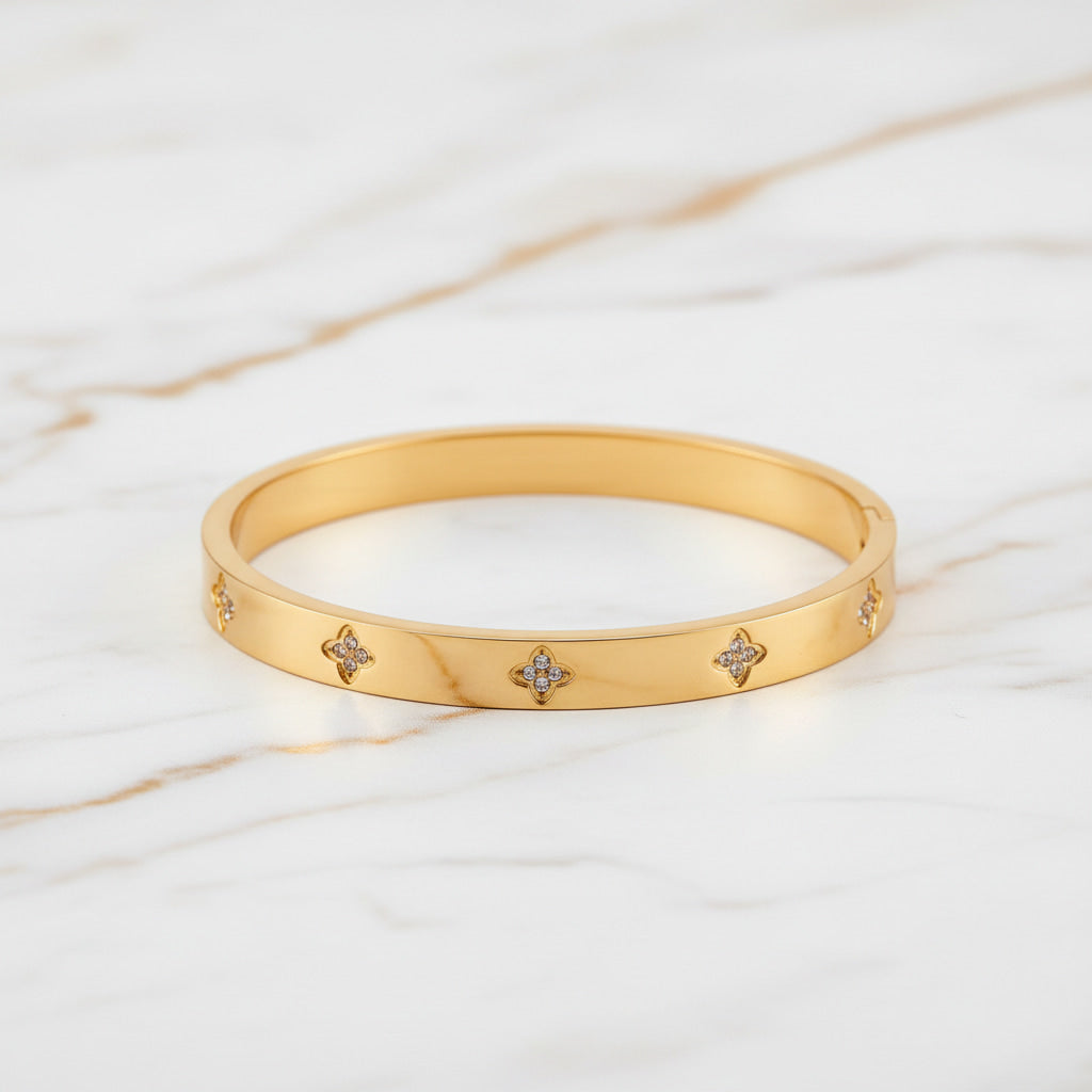 Armband mit funkelnden Blüten – Goldenes Accessoire CrystalScents
