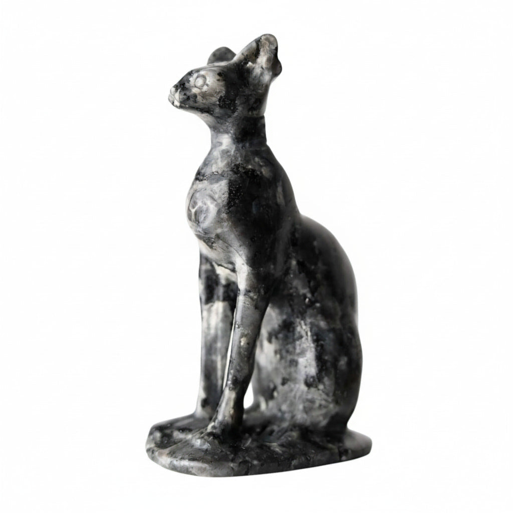 Labradorit Katzenfigur – Anmutig & geheimnisvoll CrystalScents