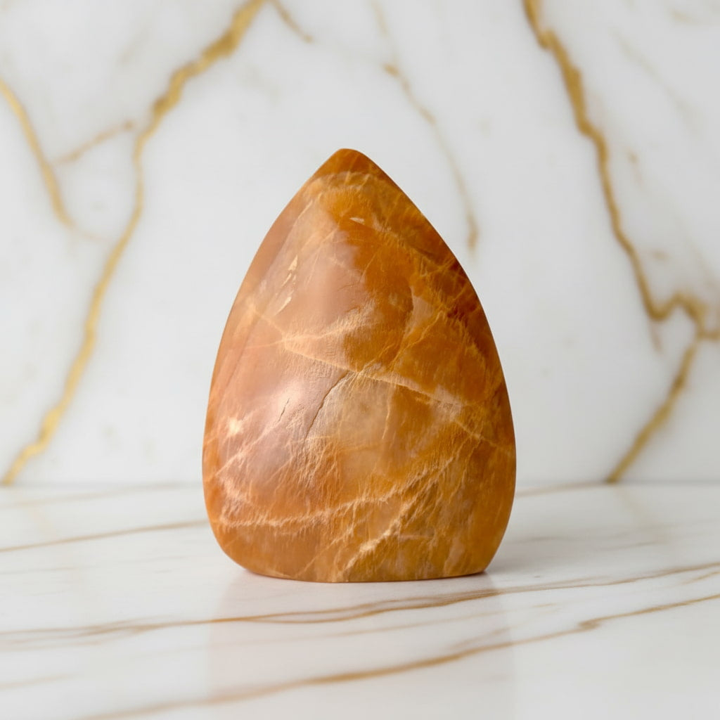 Mondstein Freiform – Farbspiele & Gelassenheit CrystalScents