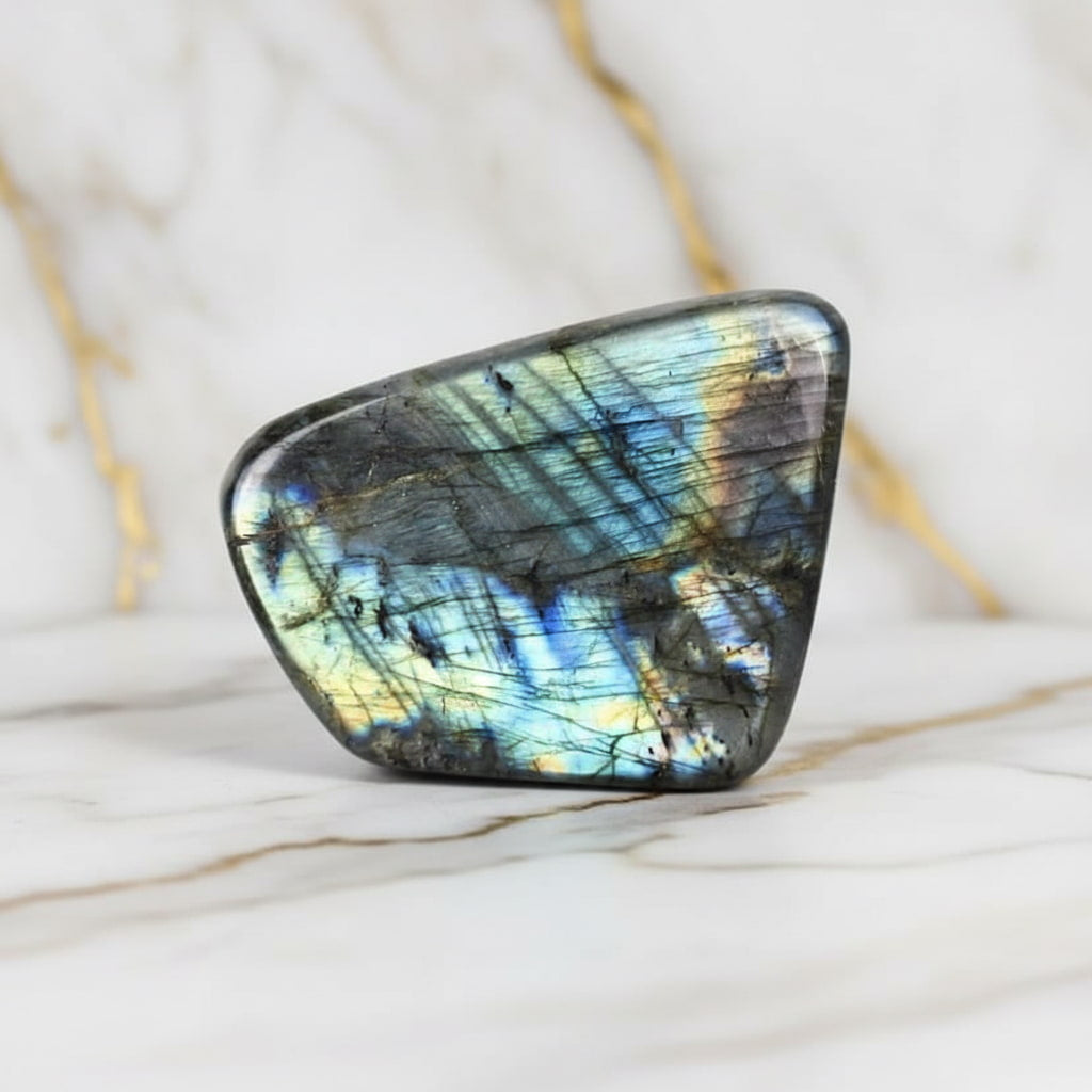 Labradorit Freiform - Goldener & grüner Schimmer CrystalScents