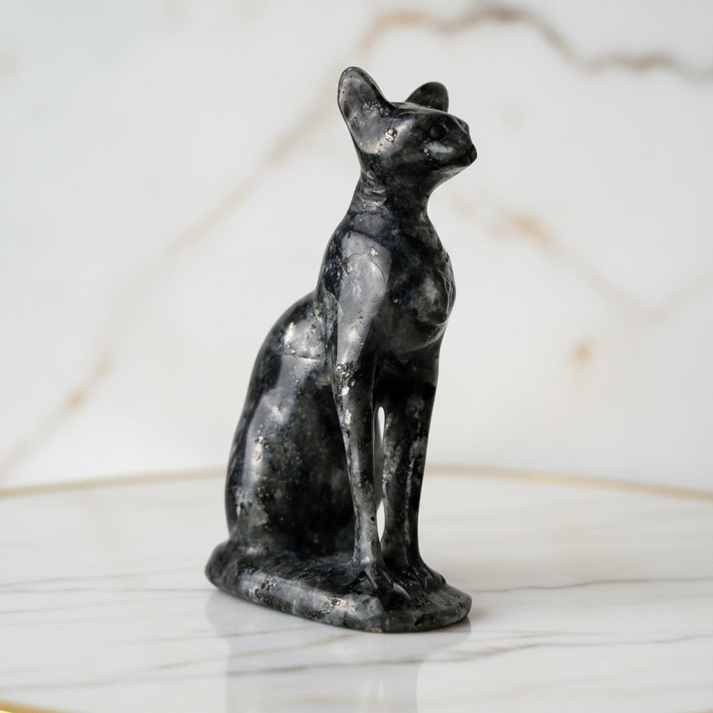 Labradorit Katzenfigur – Anmutig & geheimnisvoll CrystalScents