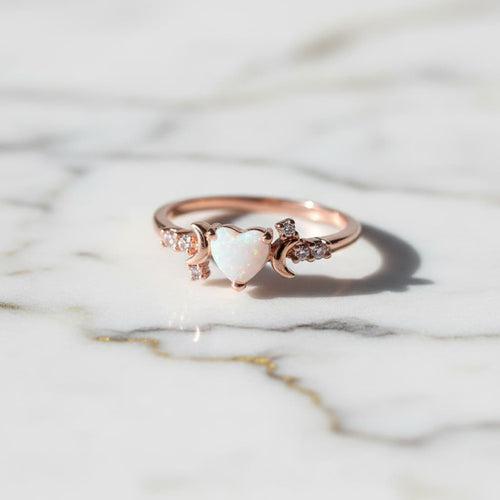 Opal Ring Herzform – Romantische Akzente CrystalScents