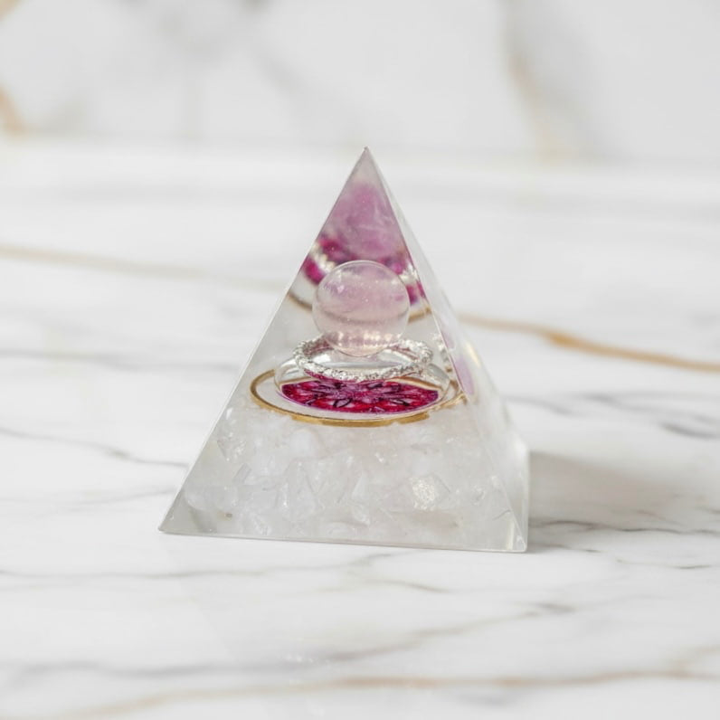 Orgonit Pyramide Bergkristall – Energie im Raum CrystalScents