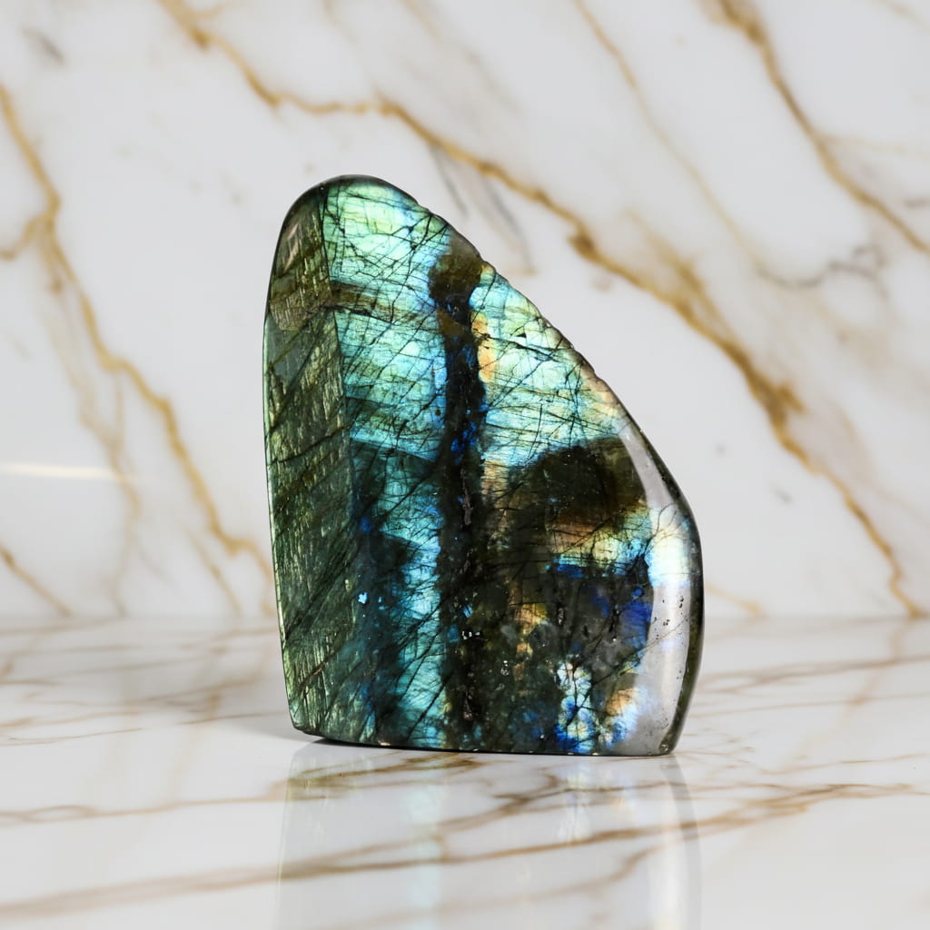 Labradorit Freiform – Mystische Aura JETZT sichern CrystalScents