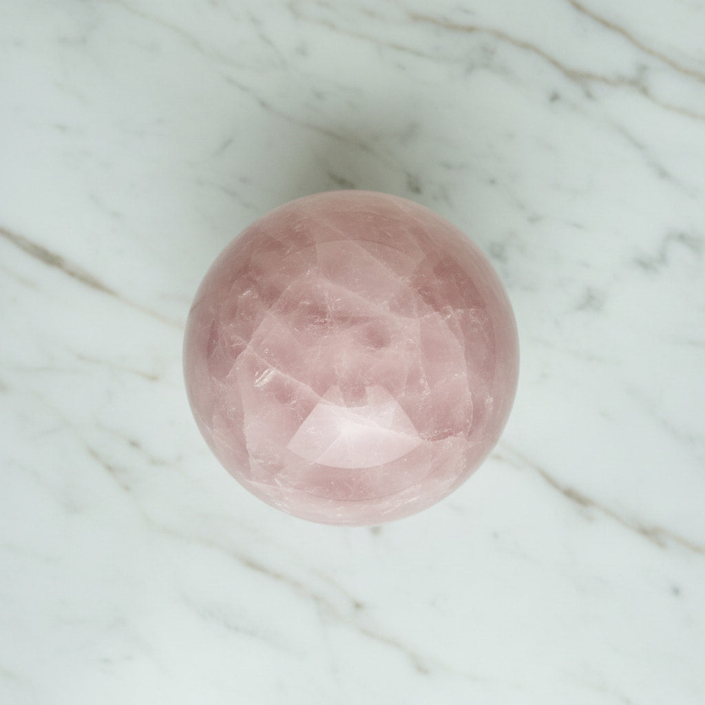 Rosenquarz Kugel – Zarte rosa Schwingungen CrystalScents