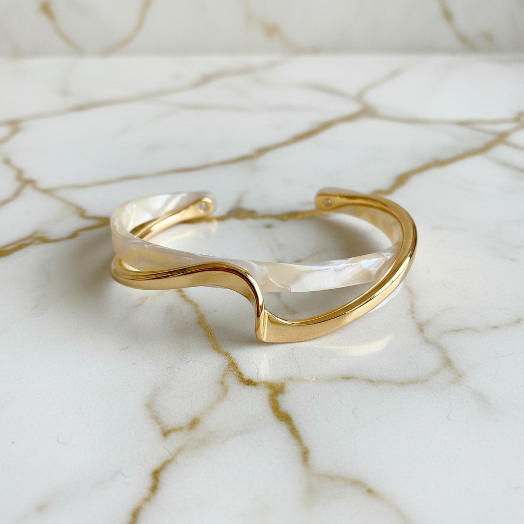 Armband - Wellenform mit Kunstperle in Weiß & Gold CrystalScents