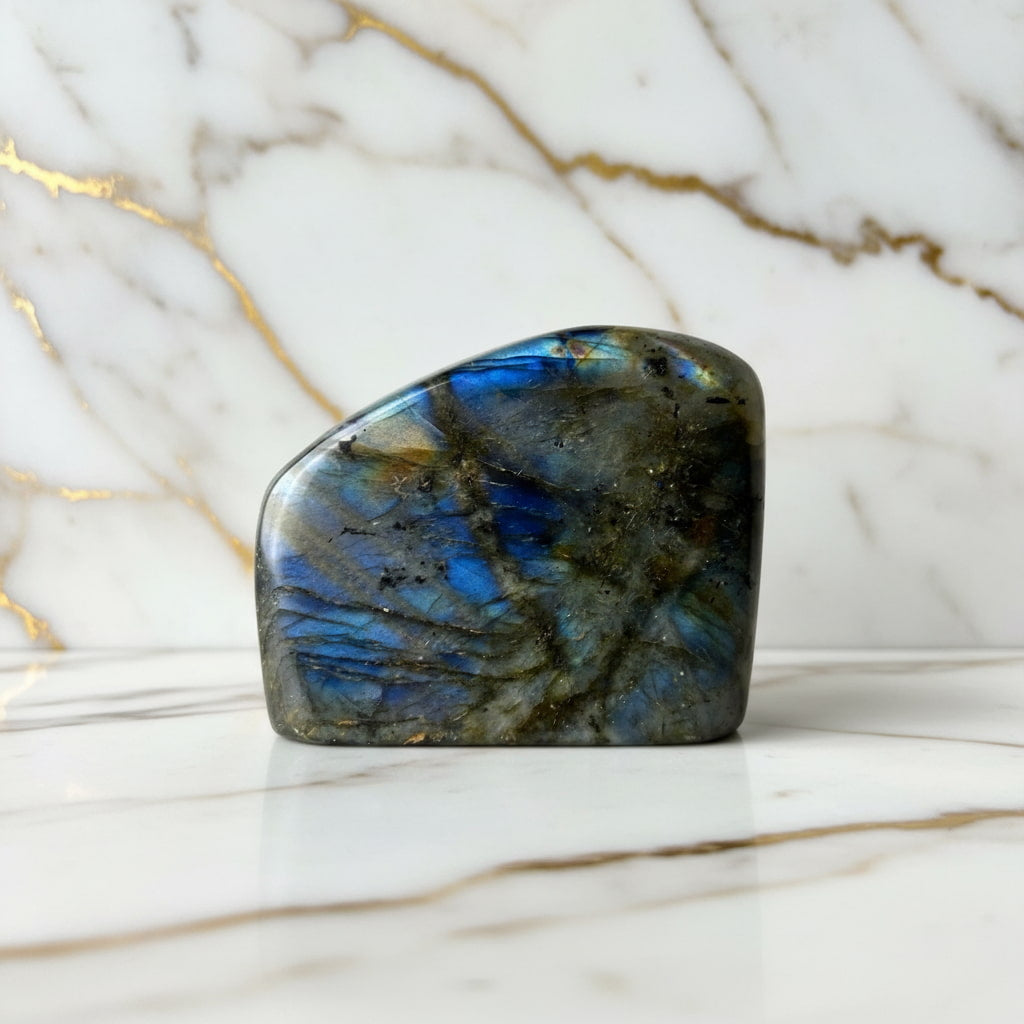 Labradorit Freiform – Balance & positive Energie CrystalScents