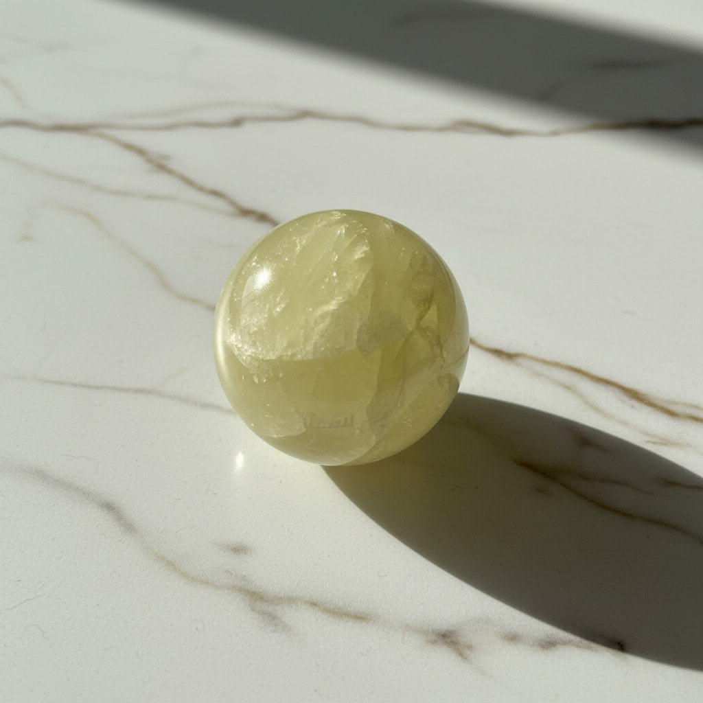 Citrin Kugel – Sonne & Lebensfreude CrystalScents