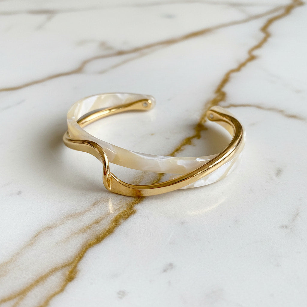 Armband - Wellenform mit Kunstperle in Weiß & Gold CrystalScents