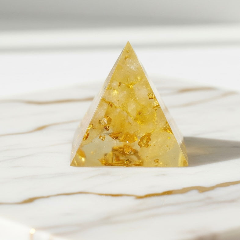 Mini Citrin Pyramide – Leuchtkraft für Zuhause CrystalScents