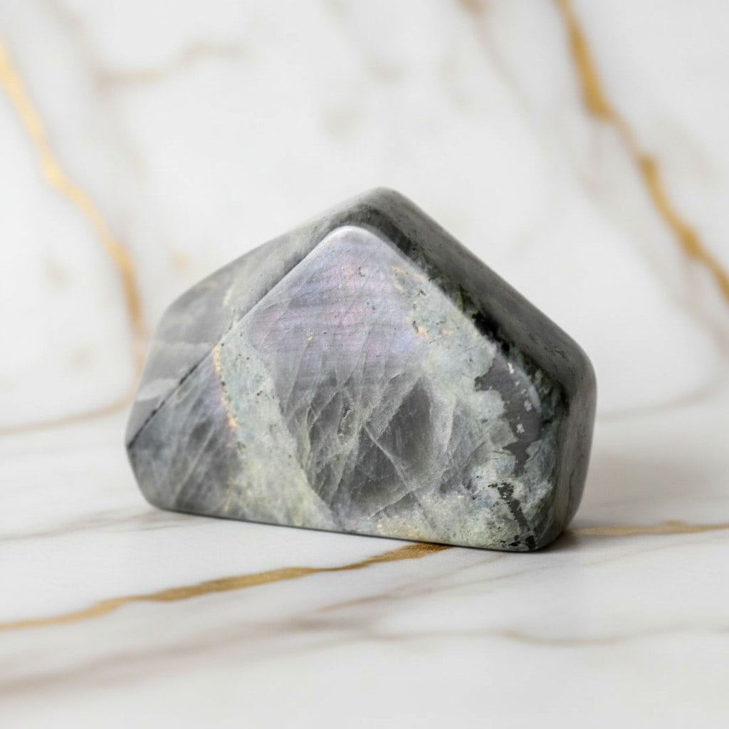Labradorit Sunset Freiform – Feuriger Schimmer CrystalScents