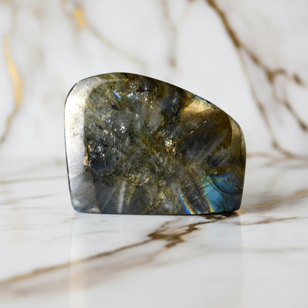Labradorit Freiform – Balance & positive Energie CrystalScents