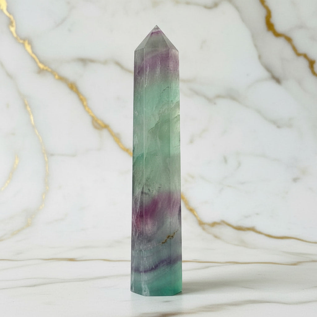 Fluorit Obelisk – Freiheit & Schönheit JETZT sichern CrystalScents
