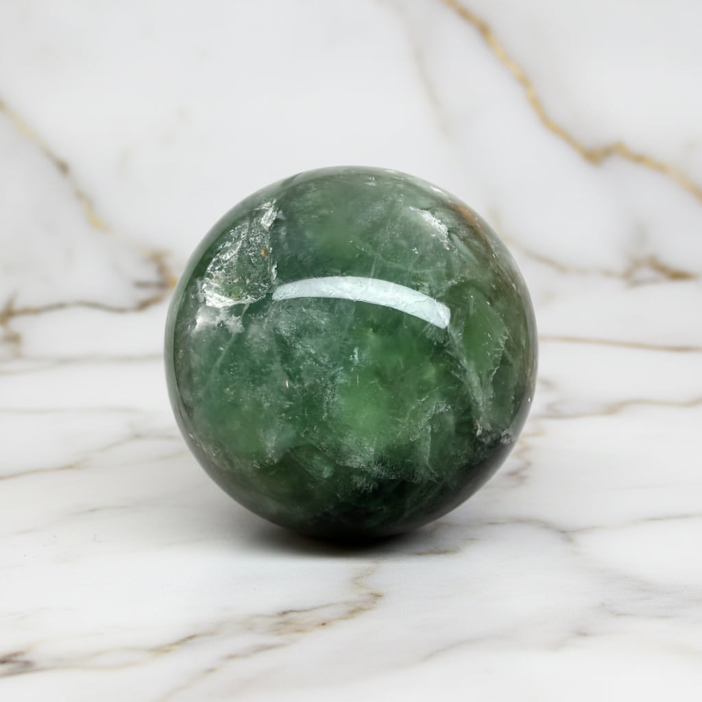 Fluorit Kugel – Farbe & Lebendigkeit