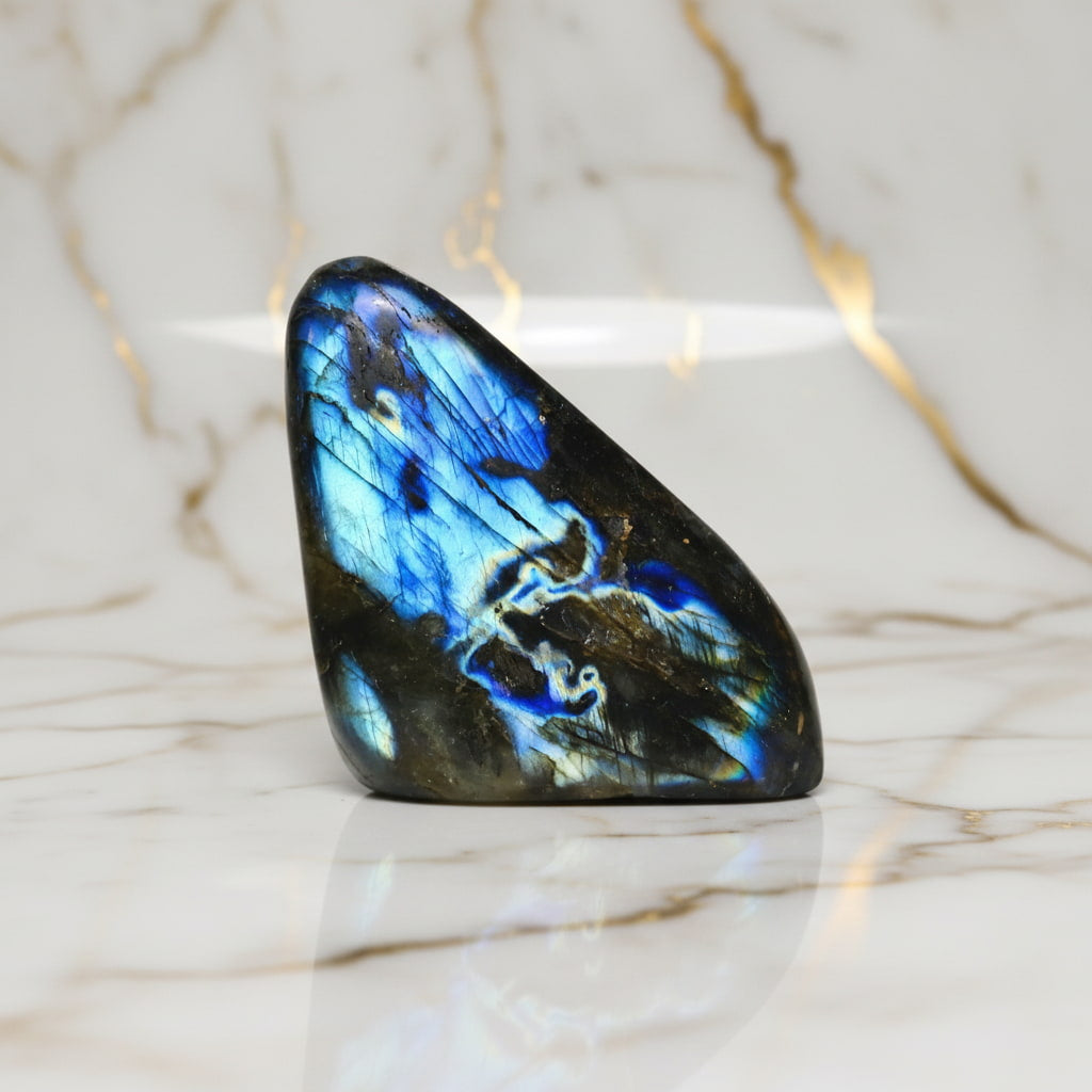 Labradorit Freiform – Blaue Leuchtkraft CrystalScents