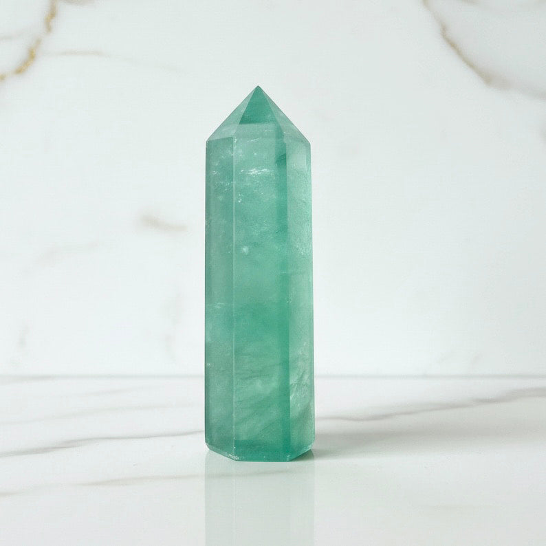 Fluorit Obelisk – Kreativität & Inspiration CrystalScents