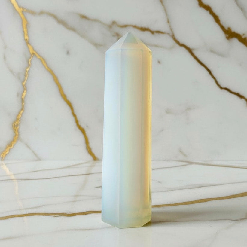 Opalit Obelisk – Schimmernde Faszination JETZT sichern CrystalScents