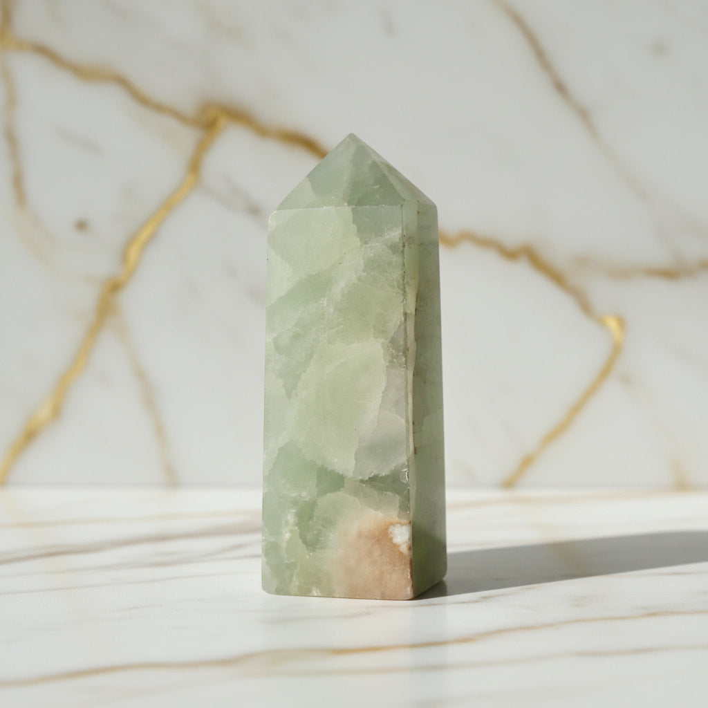 Calcit Obelisk – Hellgrüner Kristall JETZT sichern CrystalScents