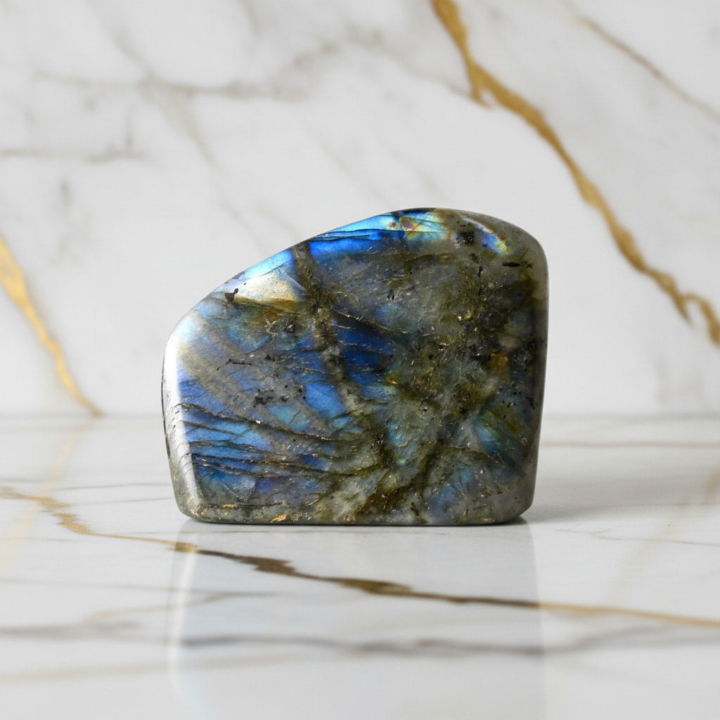 Labradorit Freiform – Balance & positive Energie CrystalScents