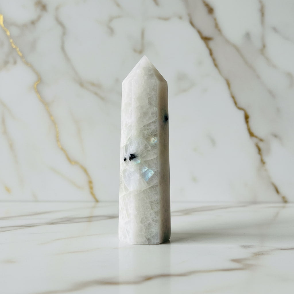 Mondstein Obelisk – Energie & spirituelle Ausrichtung CrystalScents