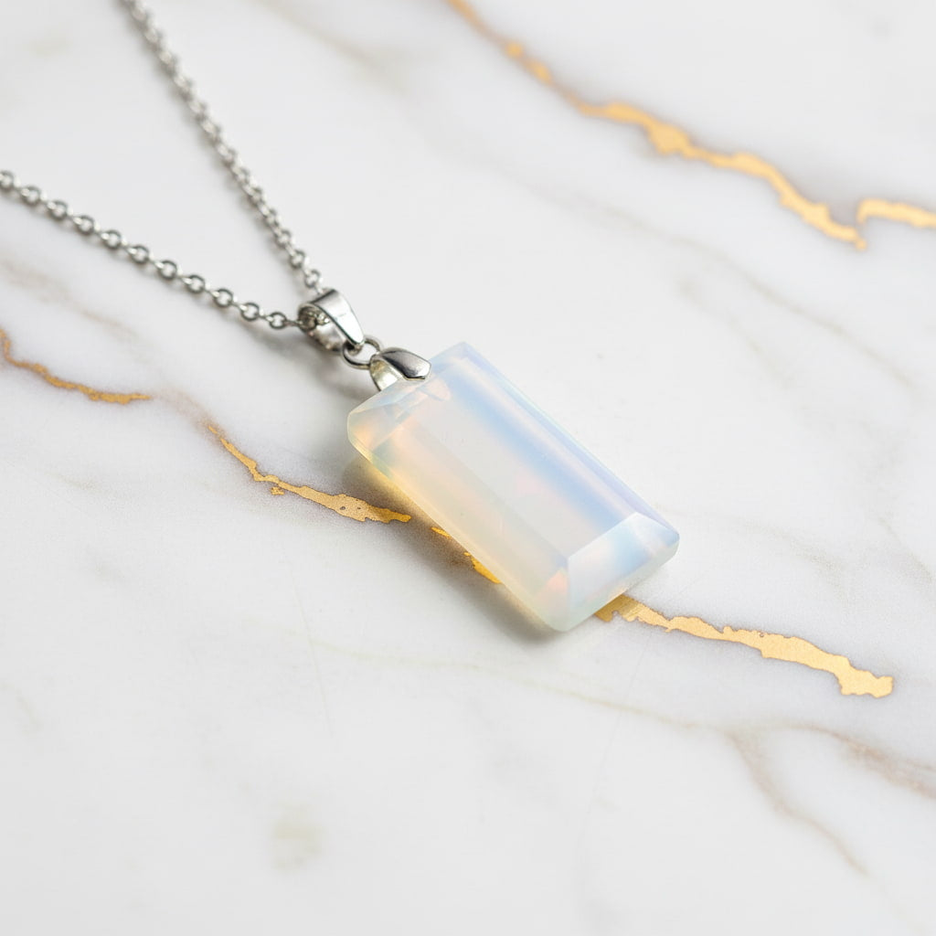 Opalit Halskette - Geschliffener Anhänger CrystalScents