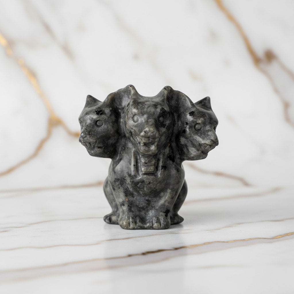Flammenstein „Zerberus“ – Mystische UV-Reaktivität CrystalScents