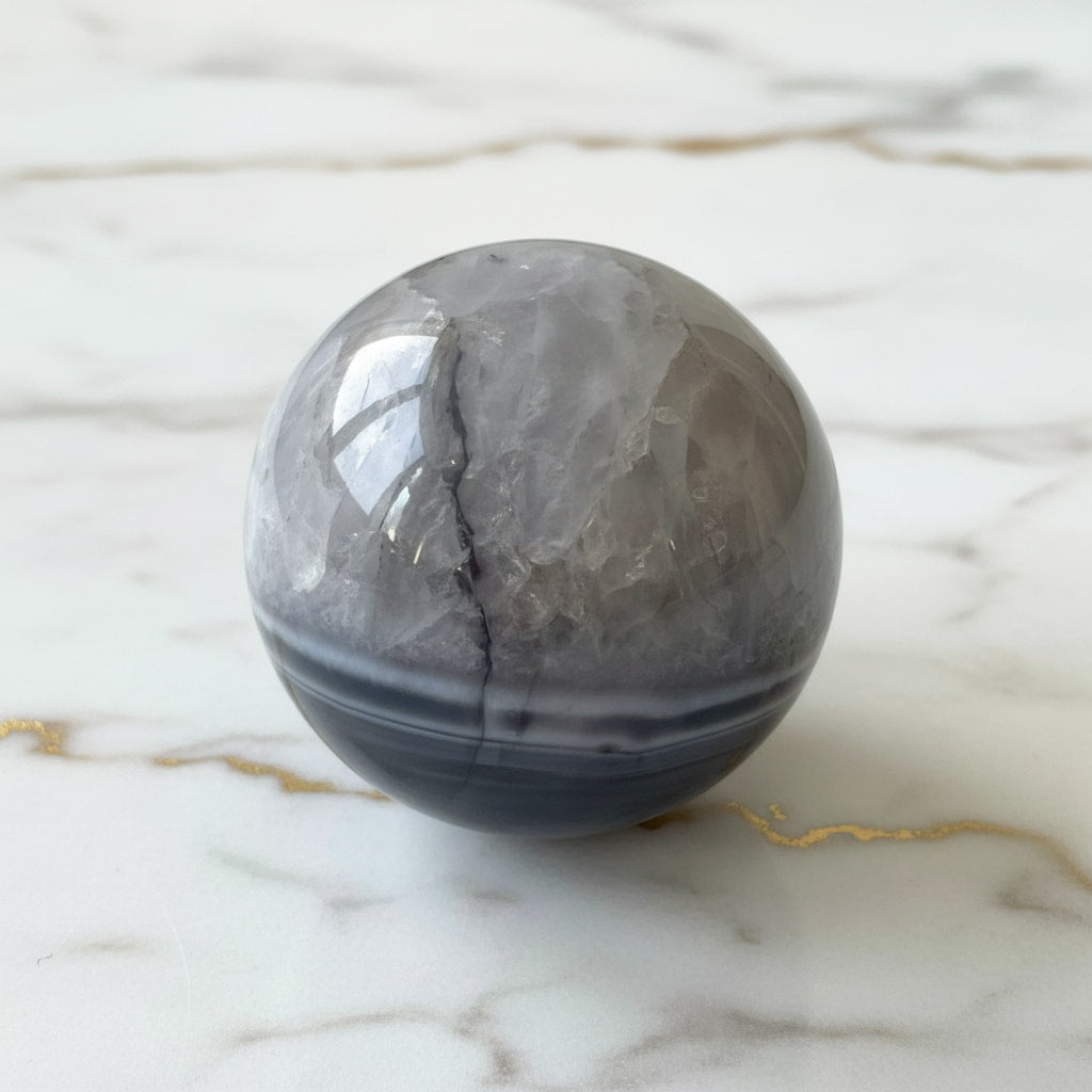 Achat Kugel – Schwarz & Weiß vereint