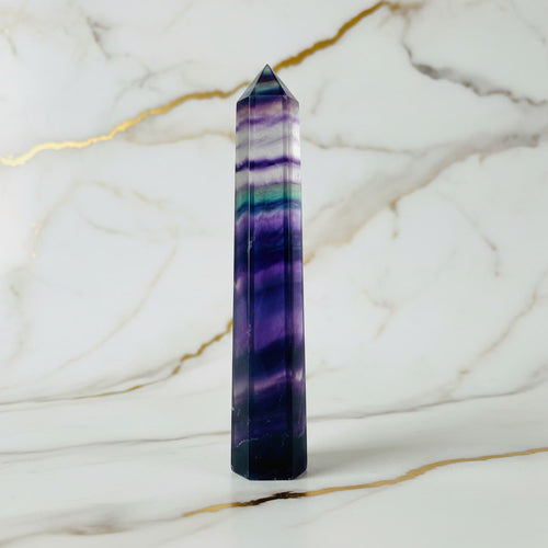 Fluorit Obelisk – Lebendige Farben