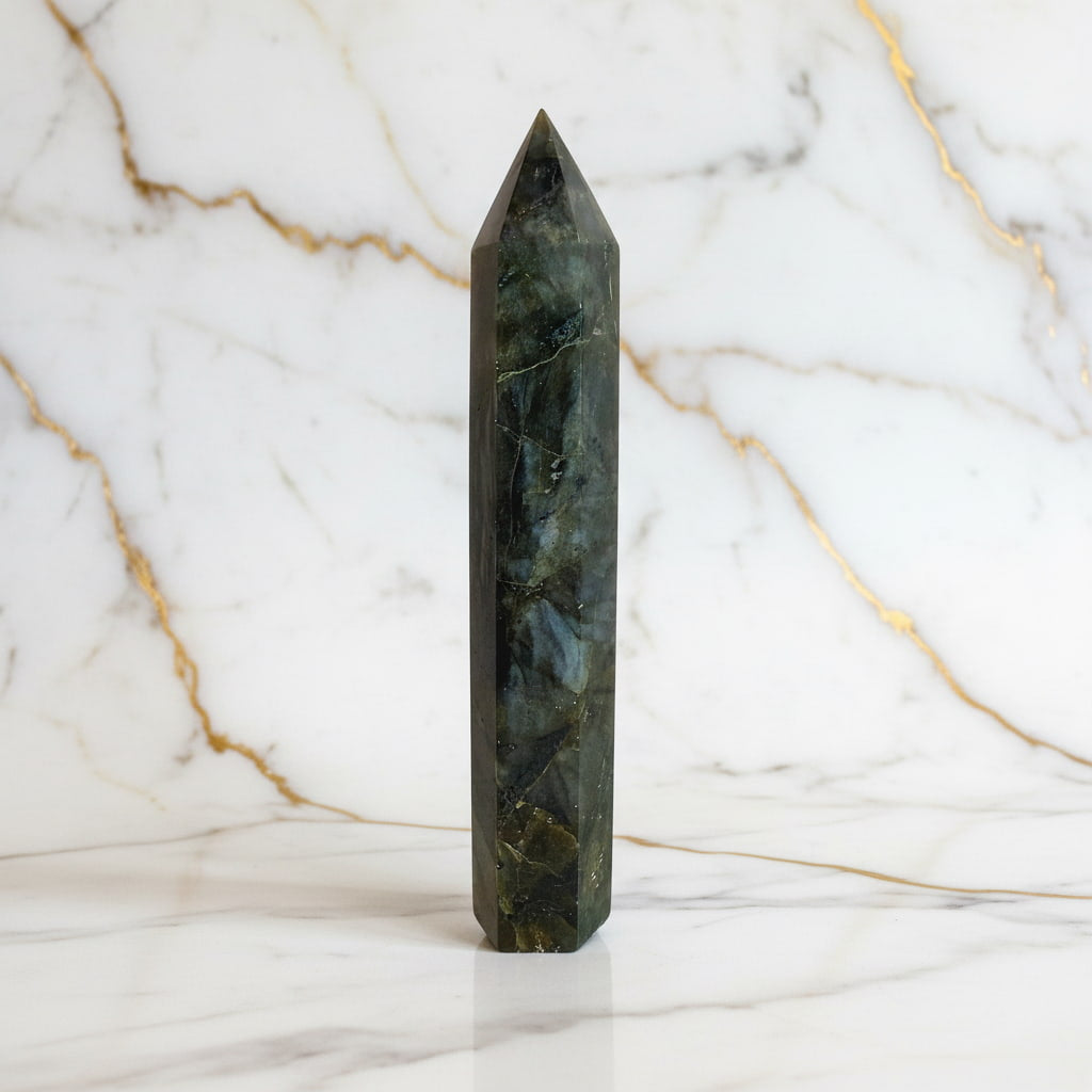 Labradorit Obelisk – Kreativität & Selbstvertrauen