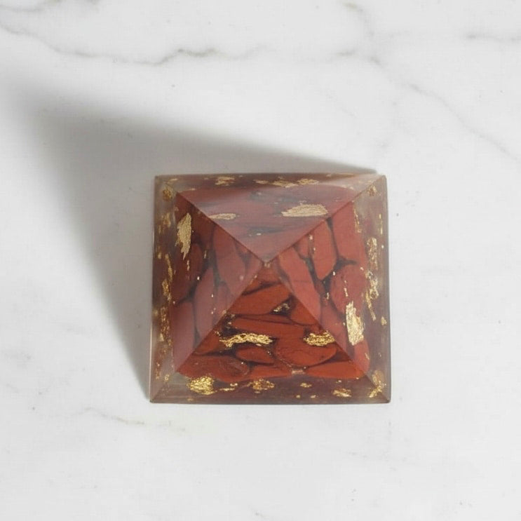 Mini Roter Jaspis Pyramide – Roter Akzent fürs Zuhause CrystalScents
