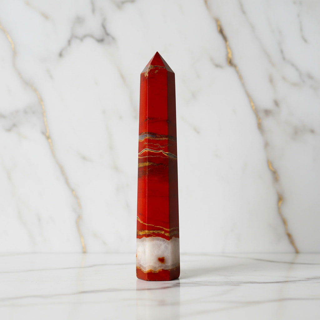 Roter Jaspis Obelisk – kraftvolle Erdenergie für Stabilität und Fokus CrystalScents