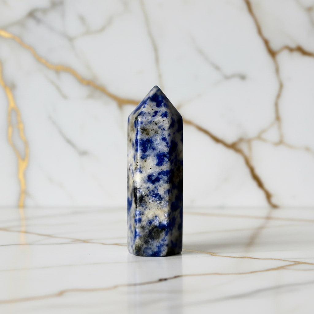 Sodalit Obelisk - Tiefblaues Wunderwerk JETZT sichern CrystalScents