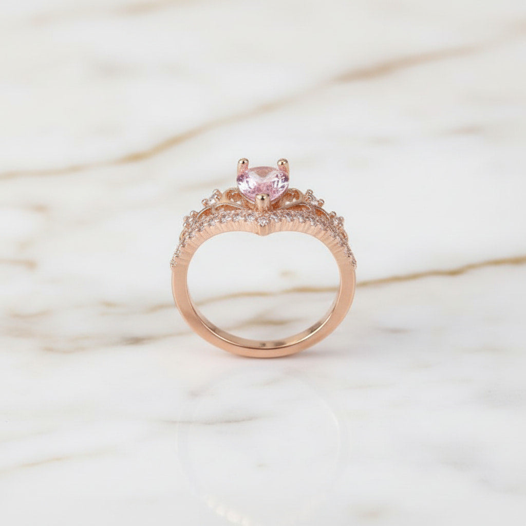 Ring Diadem – Rosafarbenes Funkeln für charmante Eleganz CrystalScents