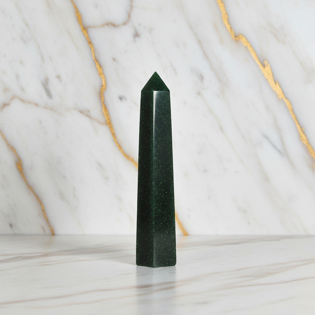Goldfluss Obelisk Grün – Funkelnde Energie & Eleganz CrystalScents