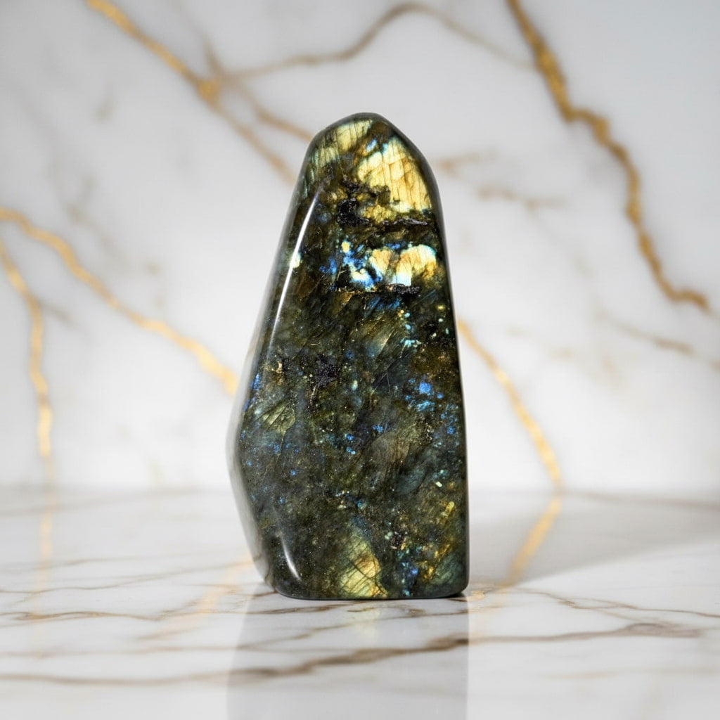 Labradorit Freiform – Harmonie & Lebensfreude CrystalScents