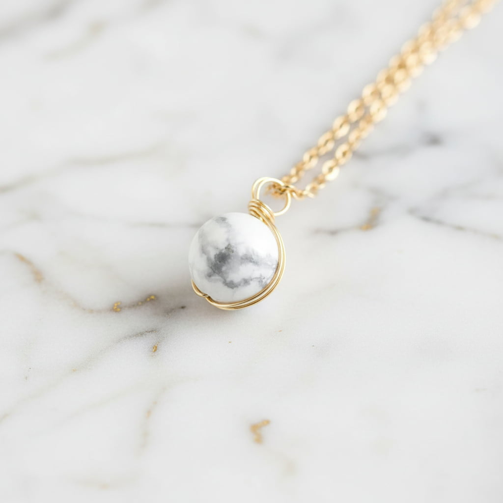 Howlit Halskette – Goldene Kette mit Kugel für Ruhe & Harmonie CrystalScents