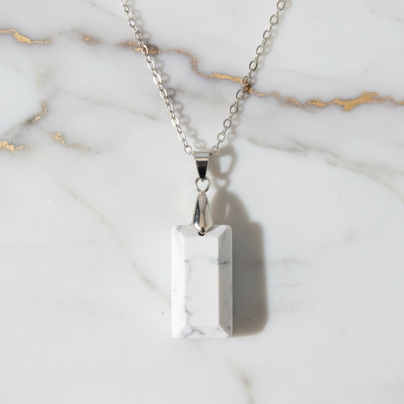 Howlit Halskette - Geschliffener Anhänger CrystalScents