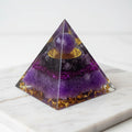 Amethyst Orgonit Pyramide - tiefe Energie CrystalScents