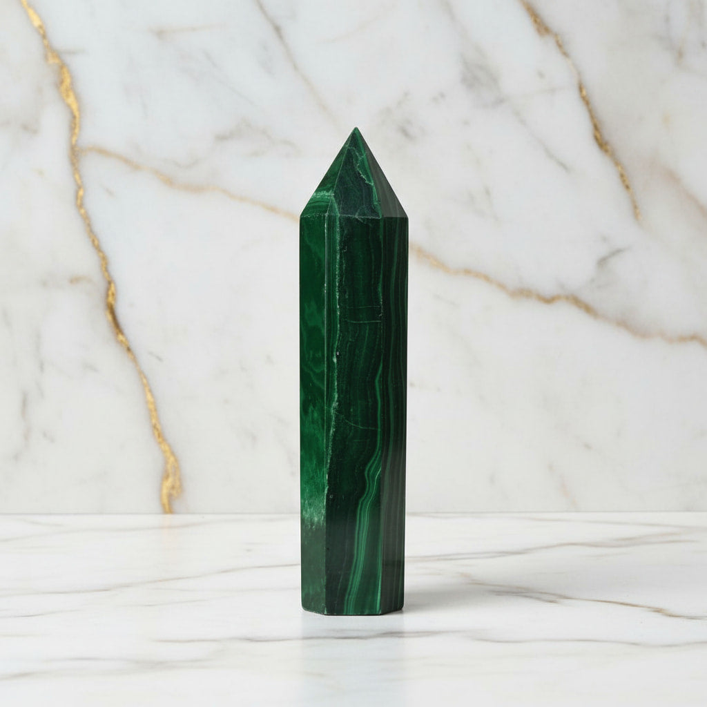 Malachit Obelisk – Kraftstein in Grün JETZT sichern CrystalScents
