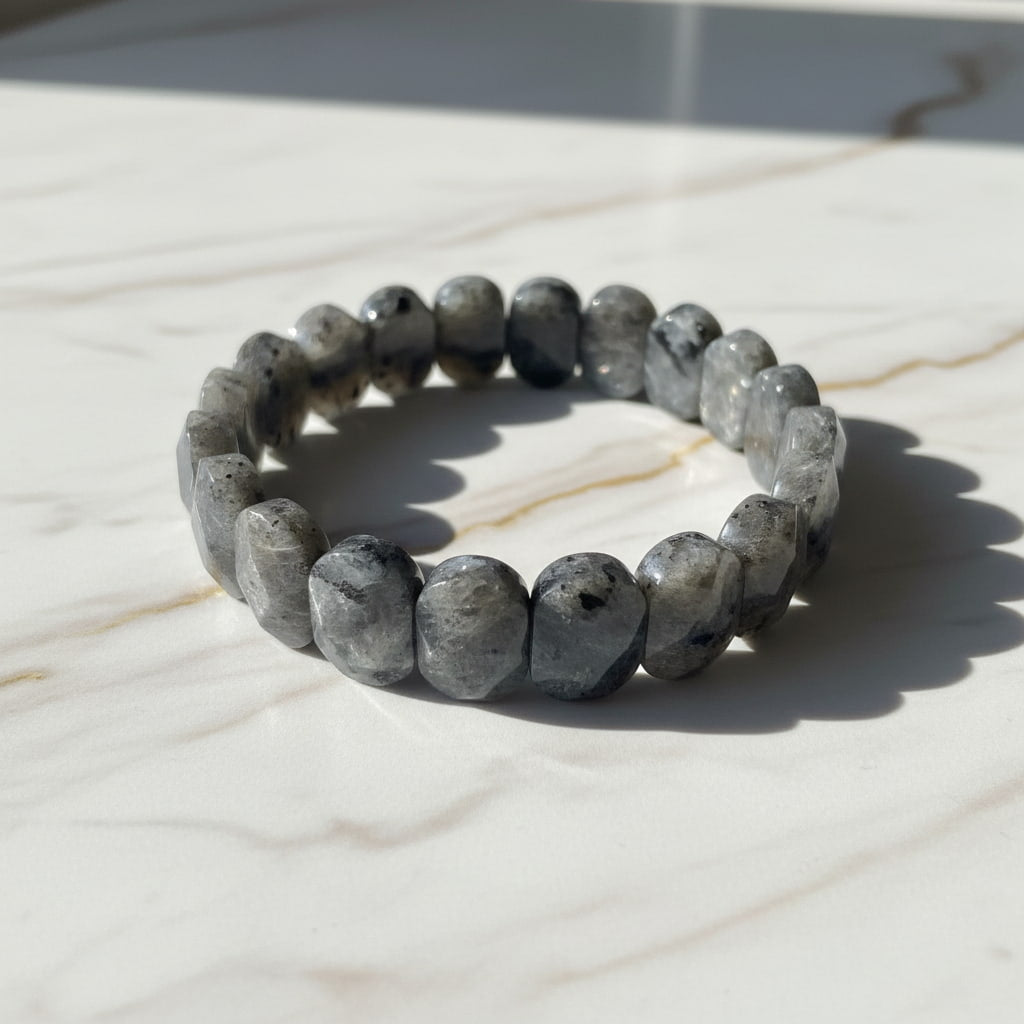 Larvikit Facettenarmband – Fokus & Transformation CrystalScents