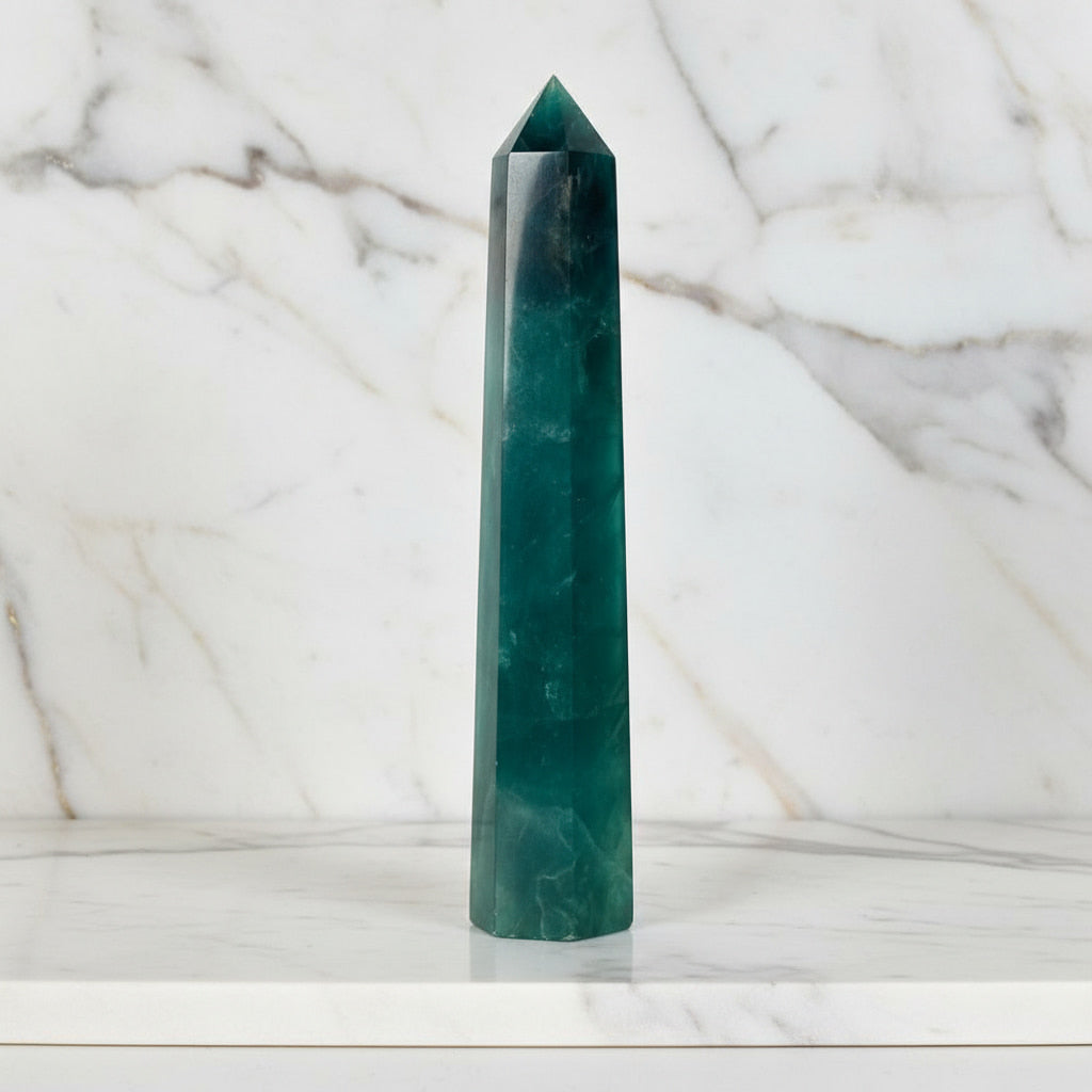 Fluorit Obelisk – Vertrauen & Erden JETZT sichern CrystalScents