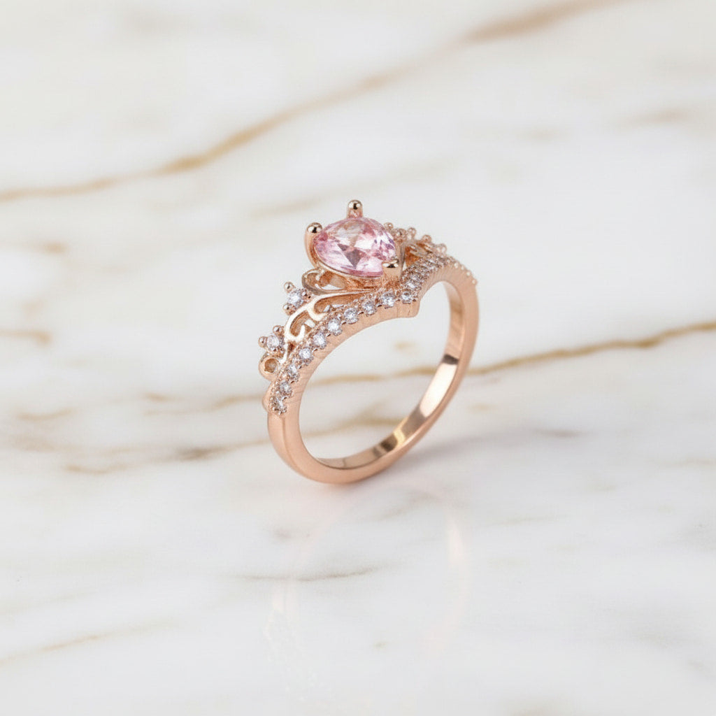 Ring Diadem – Rosafarbenes Funkeln für charmante Eleganz CrystalScents
