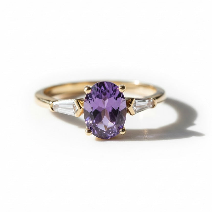 Ring mit violettem Statement – elegantes Schmuckstück CrystalScents