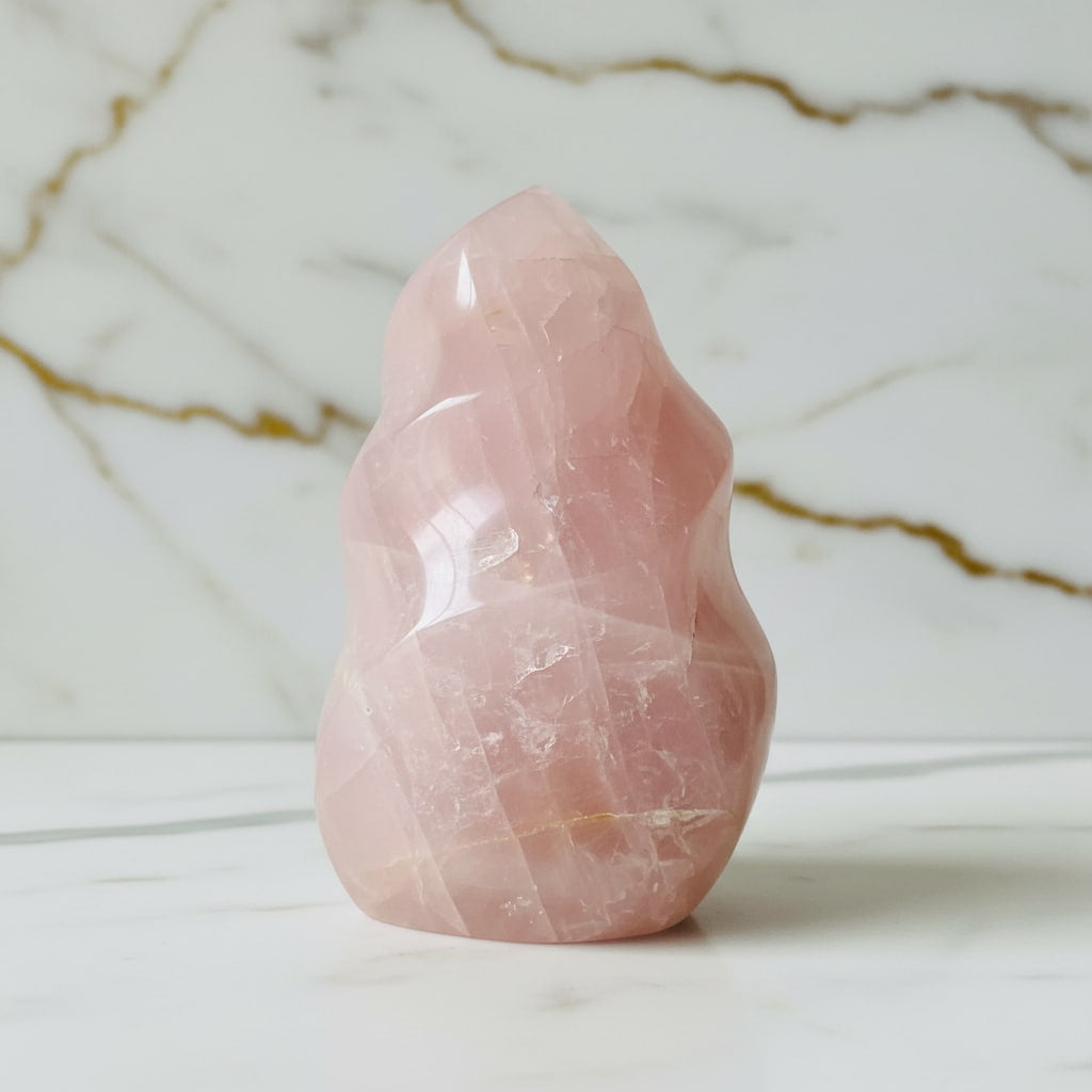 Große Rosenquarz Flamme – Ausdrucksstarkes Naturjuwel CrystalScents