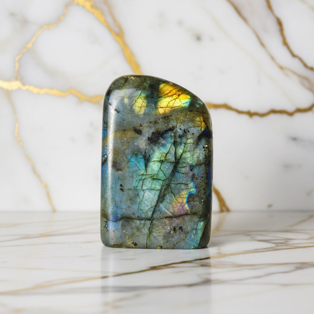 Labradorit Freiform – Mystisches Naturhighlight CrystalScents