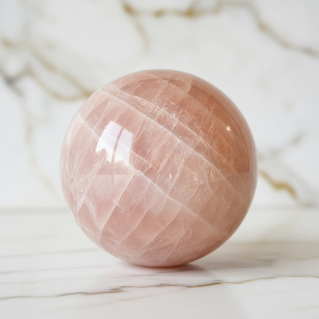 Sehr große Rosenquarz Kugel - Liebe & Selbstfürsorge CrystalScents